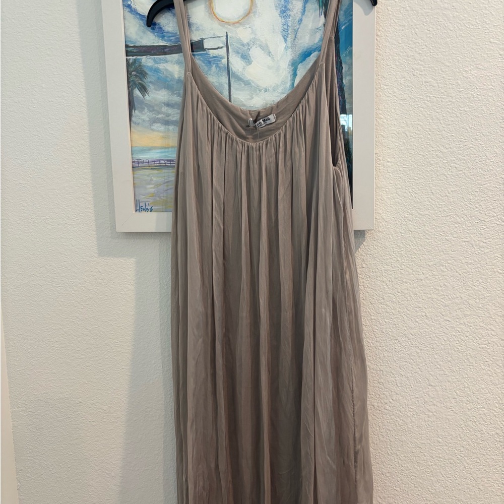 Chic Strapless Taupe Dress